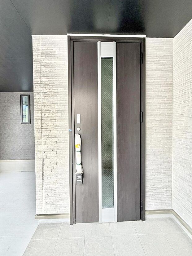 E号棟 ■ シンプルで美しく、住まいの第一印象を彩る玄関です