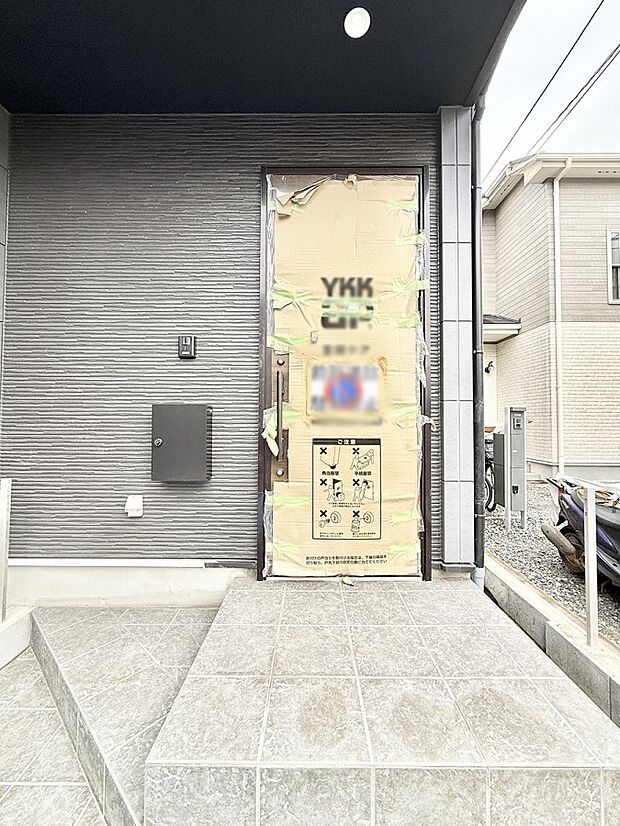 ■ 家族とゲストをやさしく迎える、心温まる玄関