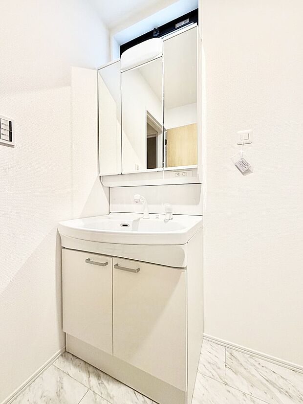 ■明るい洗面所は毎朝の歯磨きも楽しくできちゃいそうです♪