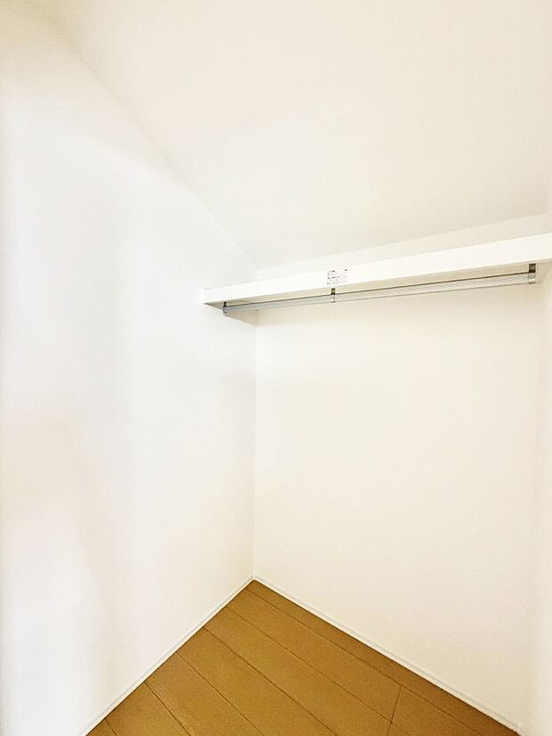 ■WIC付きで衣類も荷物もまとめて収納できる便利な空間です