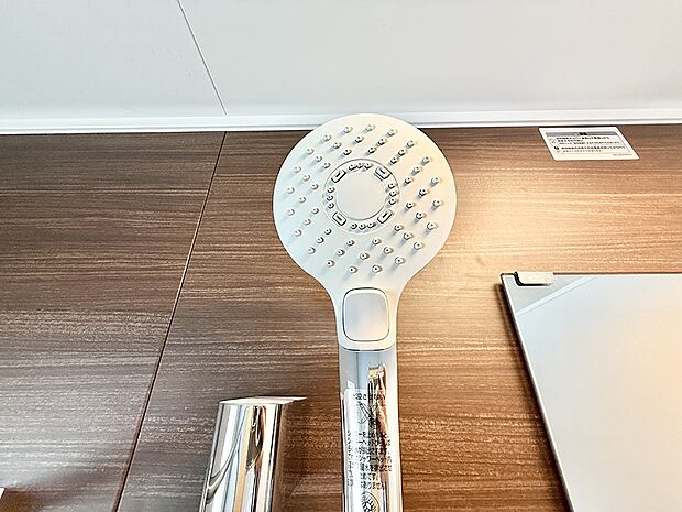 ■手元で簡単に止水できるため、水の無駄遣いを減らすことができます。  