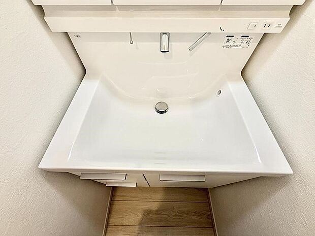■細かい部分まで洗いやすく便利なハンドシャワー付き