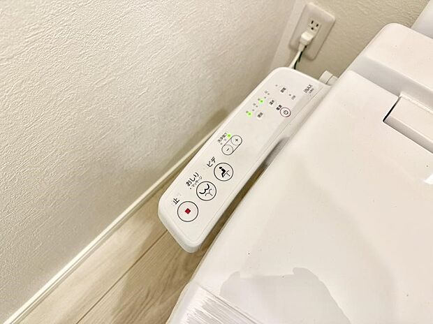 ■温水洗浄で快適、清潔感が保たれるシャワートイレ