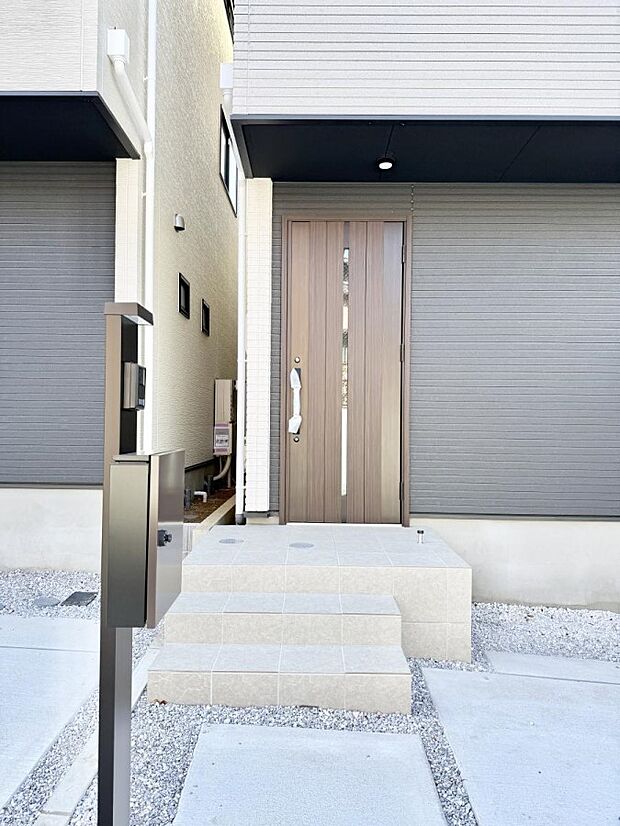 ■ 家族とゲストをやさしく迎える、心温まる玄関