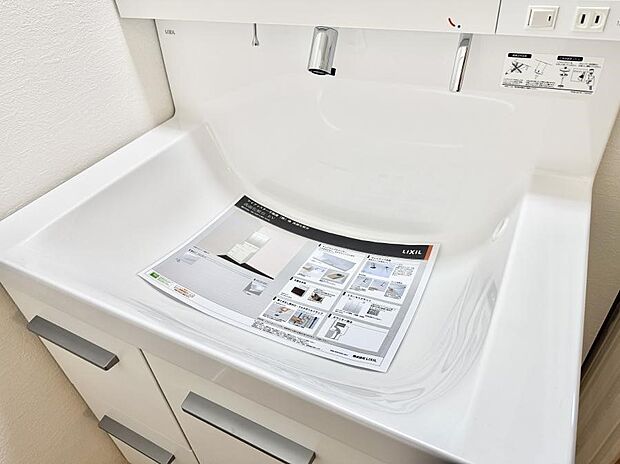 ■細かい部分まで洗いやすく便利なハンドシャワー付き