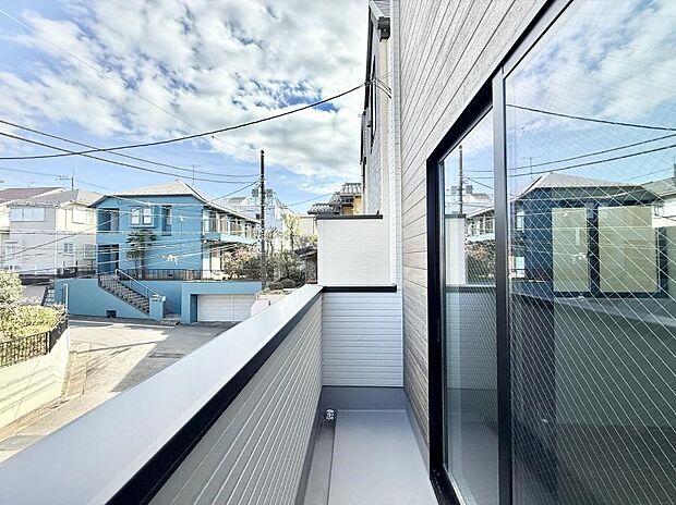 ■ 自然を身近に感じる、開放的なバルコニー