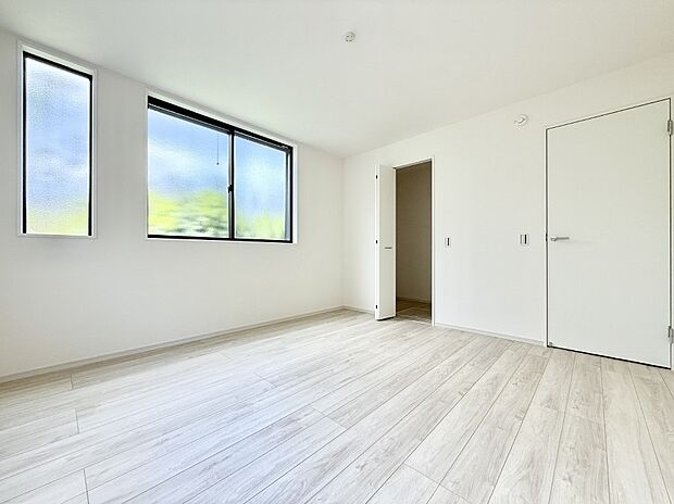 2号棟 ■落ち着いた色合いのお部屋で穏やかな時間を楽しめます