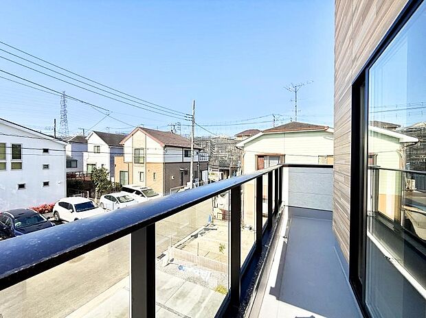 ■ 心地よい風と光を感じる、くつろぎのバルコニー