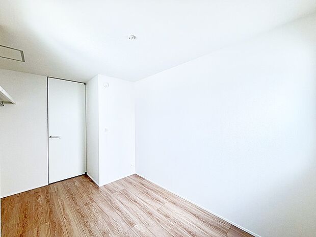 B号棟 ■落ち着いた色合いのお部屋で穏やかな時間を楽しめます