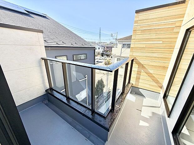 ■ 心地よい風と光を感じる、くつろぎのバルコニー