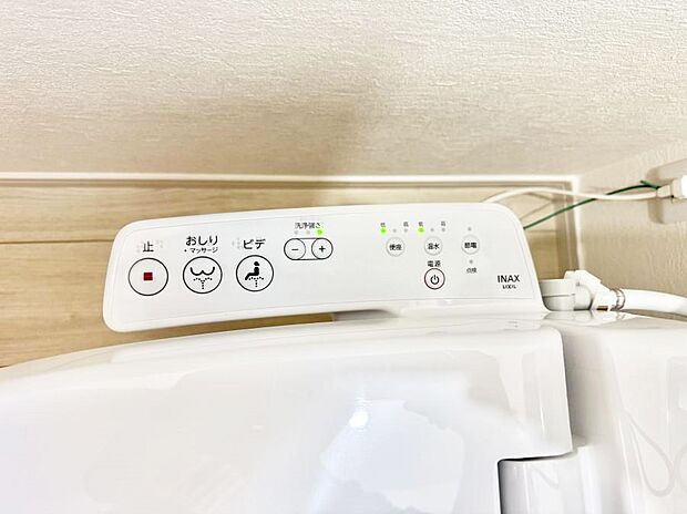 ■温水洗浄で快適、清潔感が保たれるシャワートイレ