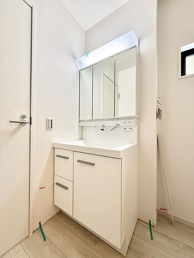 ■明るい洗面所は毎朝の歯磨きも楽しくできちゃいそうです♪