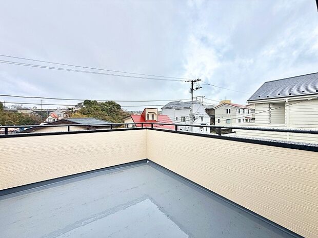 ■ 自然を身近に感じる、開放的なスカイバルコニー