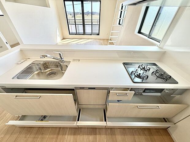 ■シンプルで機能的、毎日使いやすいキッチン