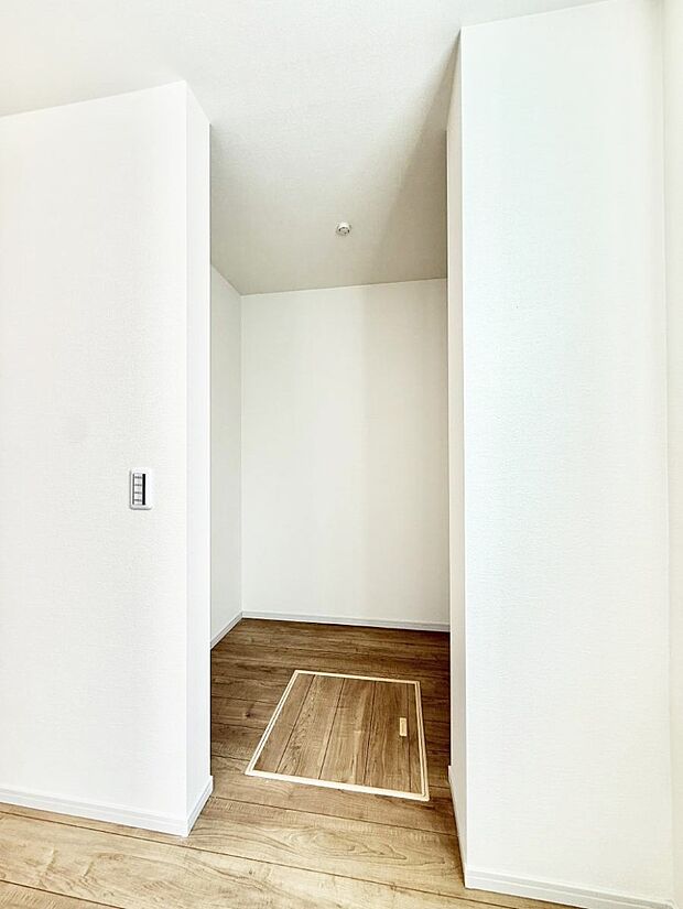 ■WIC付きで衣類も荷物もまとめて収納できる便利な空間です