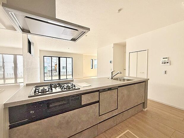 ■シンプルで機能的、毎日使いやすいキッチン