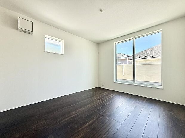 1号棟 ■落ち着いた色合いのお部屋で穏やかな時間を楽しめます