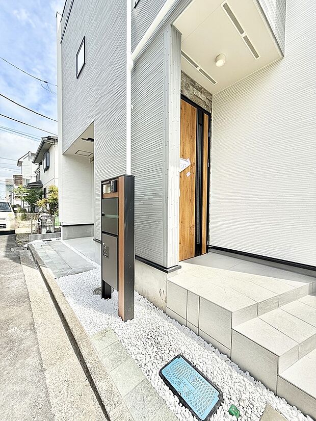 1号棟 ■ 心地よい暮らしへとつながる、温かい玄関