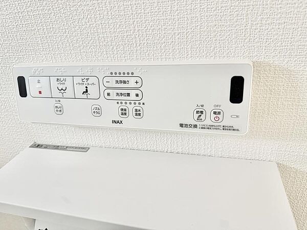 ■温水洗浄で快適、清潔感が保たれるシャワートイレ