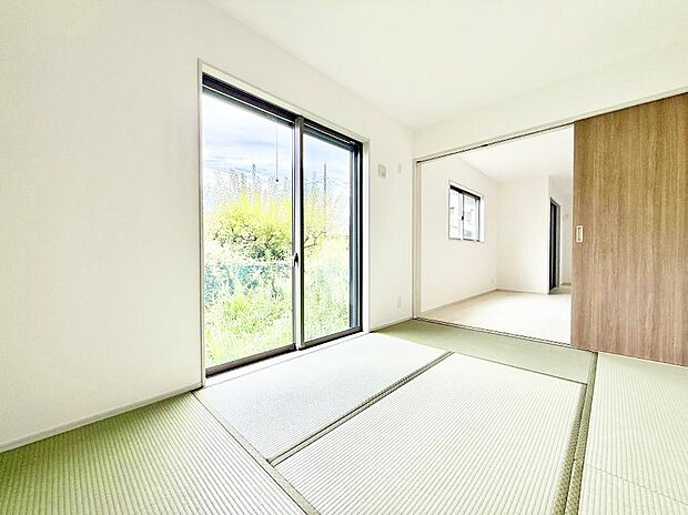 7号棟 ■落ち着いた色合いのお部屋で穏やかな時間を楽しめます