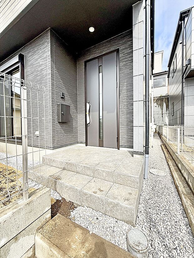 ■ 心地よい暮らしへとつながる、温かい玄関