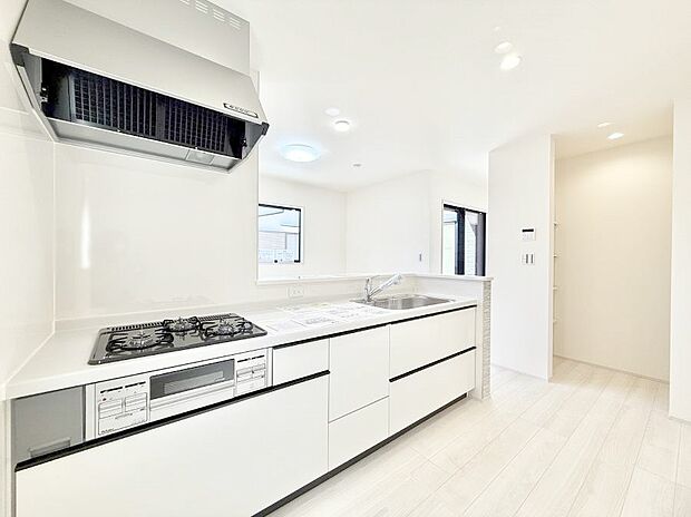 ■シンプルで機能的、毎日使いやすいキッチン