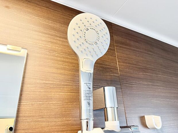 ■手元で簡単に止水できるため、水の無駄遣いを減らすことができます。