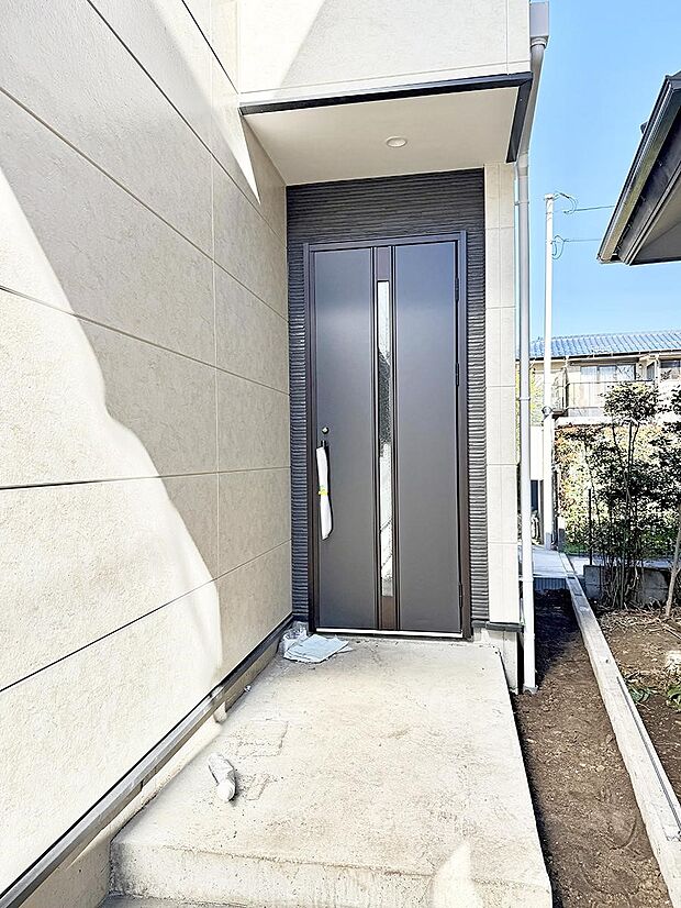 ■ シンプルで美しく、住まいの第一印象を彩る玄関です