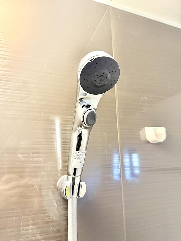 ■手元で簡単に止水できるため、水の無駄遣いを減らすことができます。