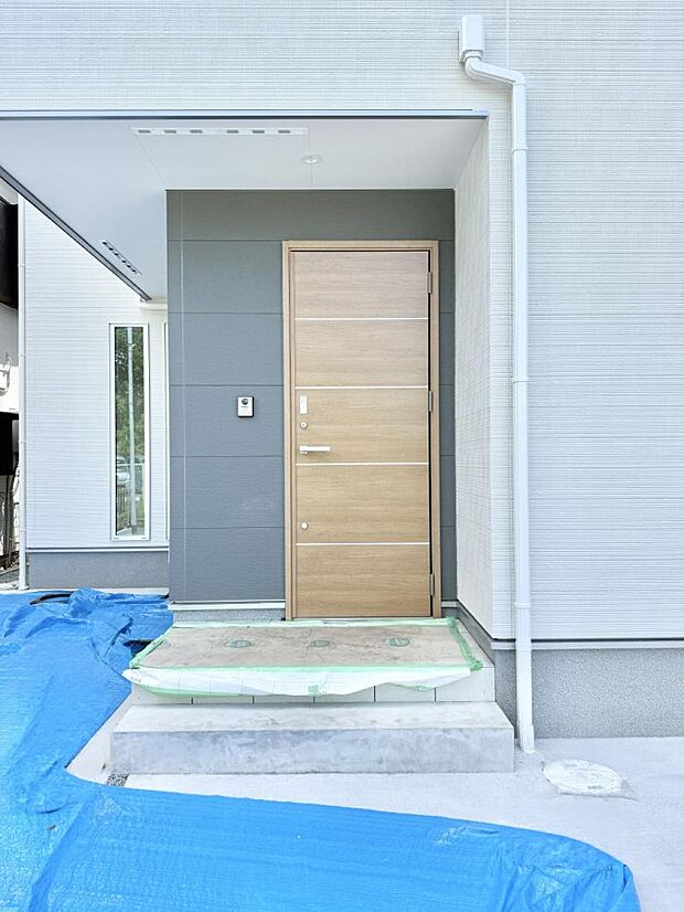 1号棟 ■ シンプルで美しく、住まいの第一印象を彩る玄関です
