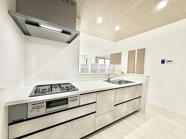 ■シンプルで機能的、毎日使いやすいキッチン