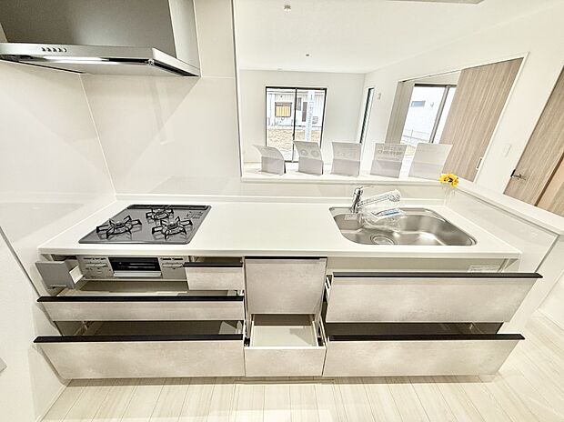 ■家族の絆を深める、温もりのあるキッチン