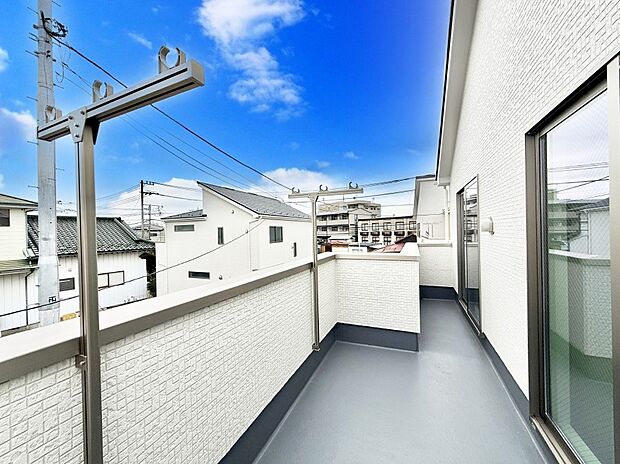 2号棟 ■ 季節の移ろいを感じられる開放的な空間です