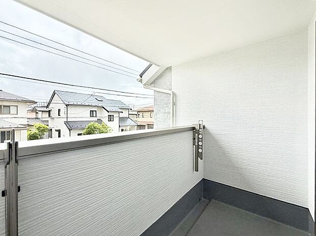 1号棟 ■ 季節の移ろいを感じられる開放的な空間です