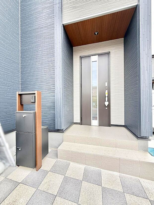 ■ シンプルで美しく、住まいの第一印象を彩る玄関です