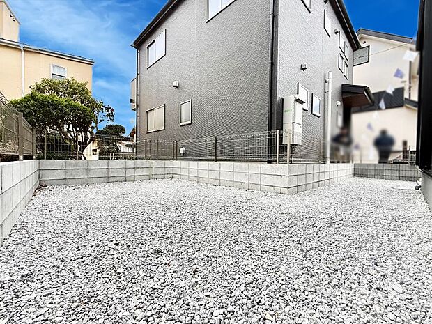 ■季節の移ろいを感じられる、落ち着いた雰囲気の屋外空間