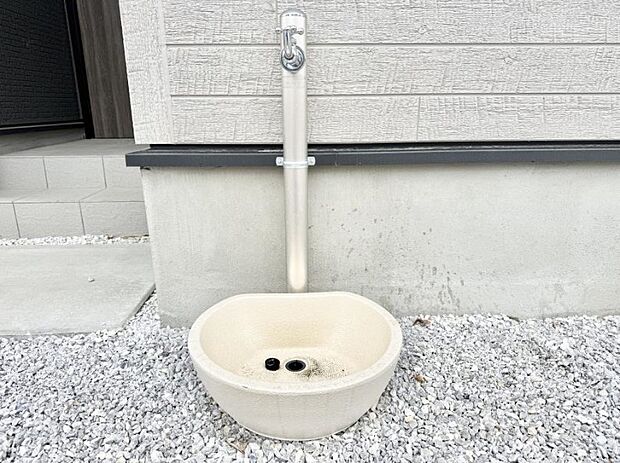 ■ガーデニングや洗車などの際に大活躍な屋外立水栓