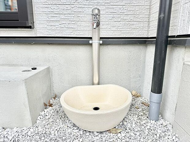 ■ガーデニングや洗車などの際に大活躍な屋外立水栓