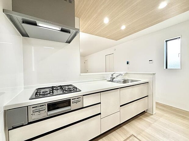 ■シンプルで機能的、毎日使いやすいキッチン