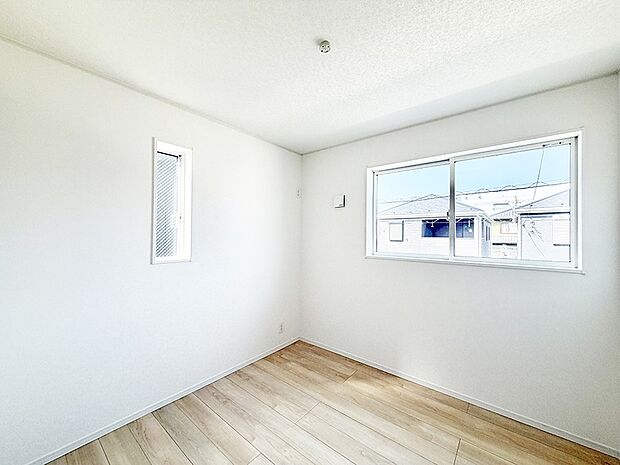 8号棟 ■落ち着いた色合いのお部屋で穏やかな時間を楽しめます