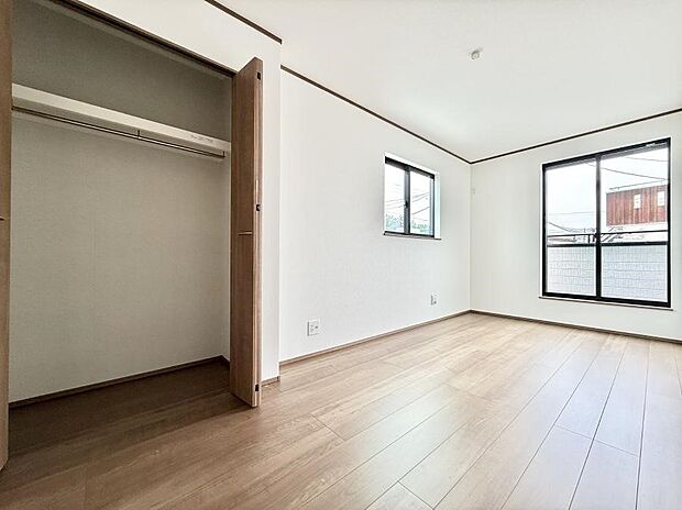 E号棟 ■落ち着いた色合いのお部屋で穏やかな時間を楽しめます