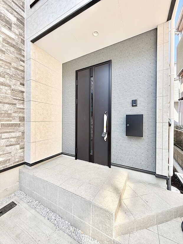 ■ 心地よい暮らしへとつながる、温かい玄関