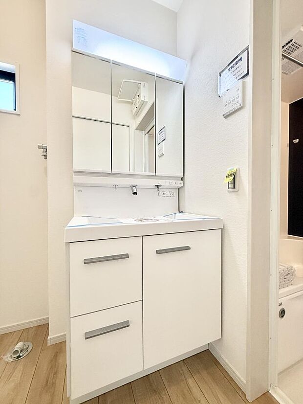 ■明るい洗面所は毎朝の歯磨きも楽しくできちゃいそうです♪