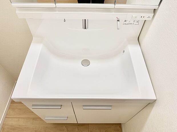 ■細かい部分まで洗いやすく便利なハンドシャワー付き
