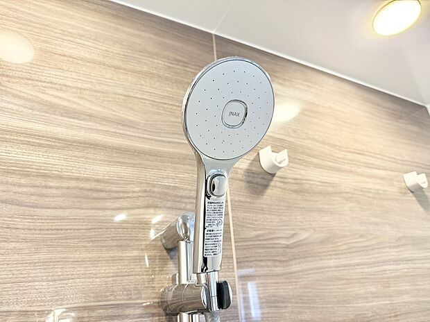 ■わざわざシャワー水栓のレバーまで手を伸ばす必要がなく、簡単に止水できる