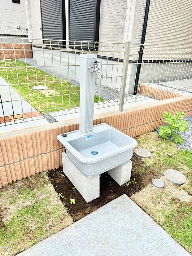 14号棟 ■ガーデニングや洗車などの際に大活躍な屋外立水栓