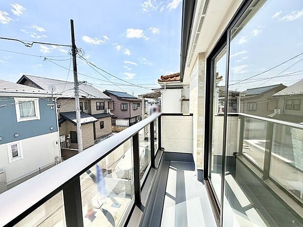 1号棟 ■ 季節の移ろいを感じられる開放的な空間です