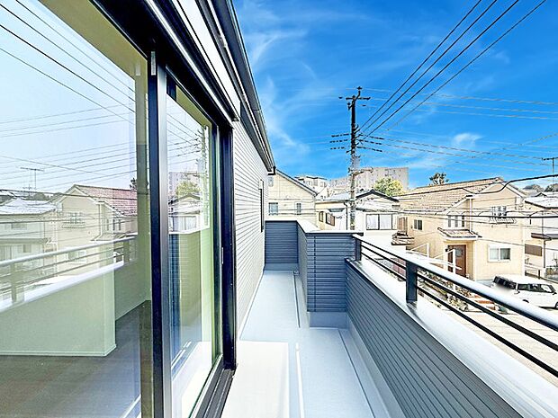 1号棟 ■ 季節の移ろいを感じられる開放的な空間です