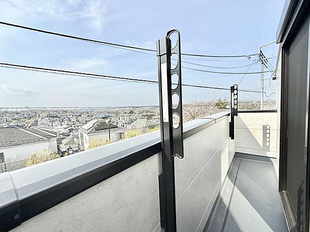 1号棟 ■ 季節の移ろいを感じられる開放的な空間です