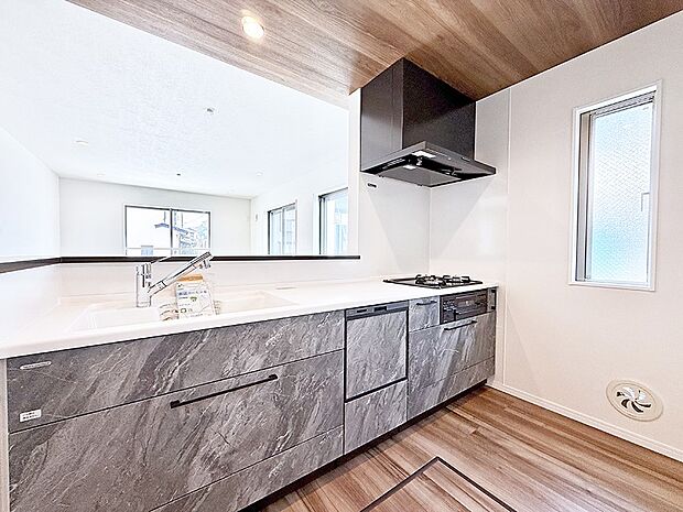 ■美味しい時間が生まれる、笑顔あふれるキッチン